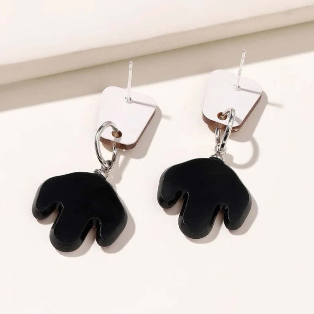 Dog Earrings - Picture 3 of 4